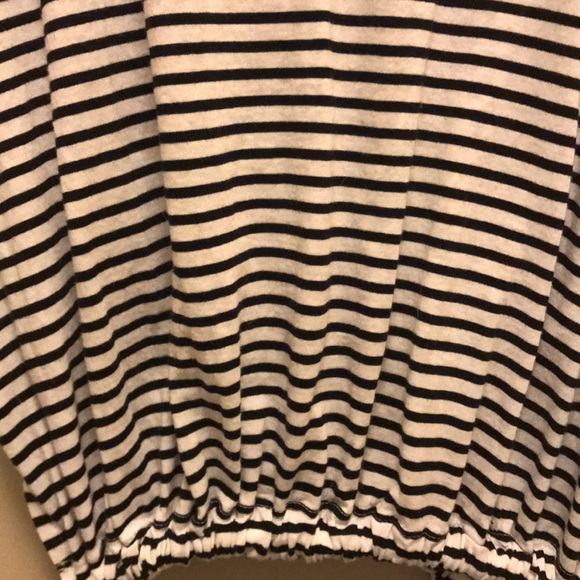 Striped, light-weight tee with flirty drawstrings - Picture 4 of 5